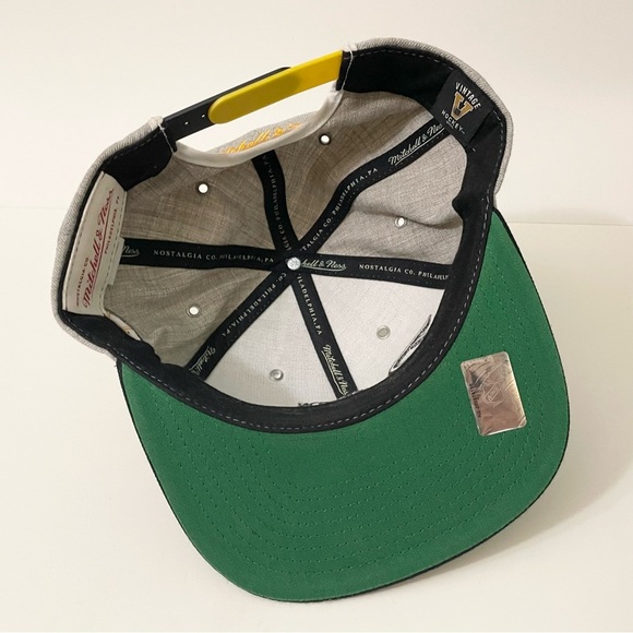 Boston Bruins Snapback Hat Mitchell & Ness Cap NHL - Picture 11 of 16